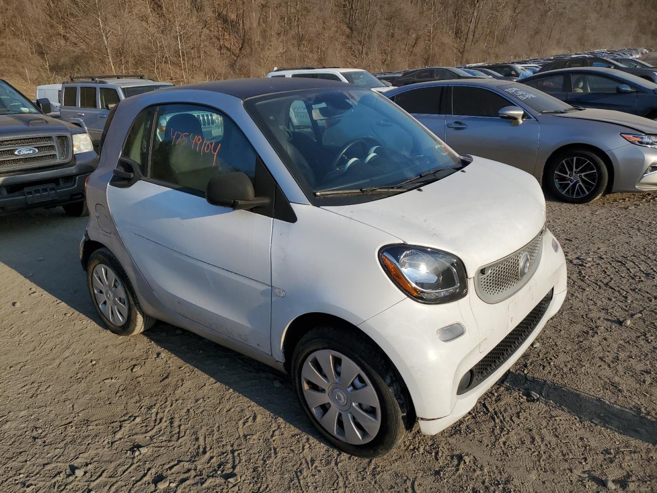 Photo 3 VIN: WMEFJ5DA5GK081617 - SMART FORTWO 