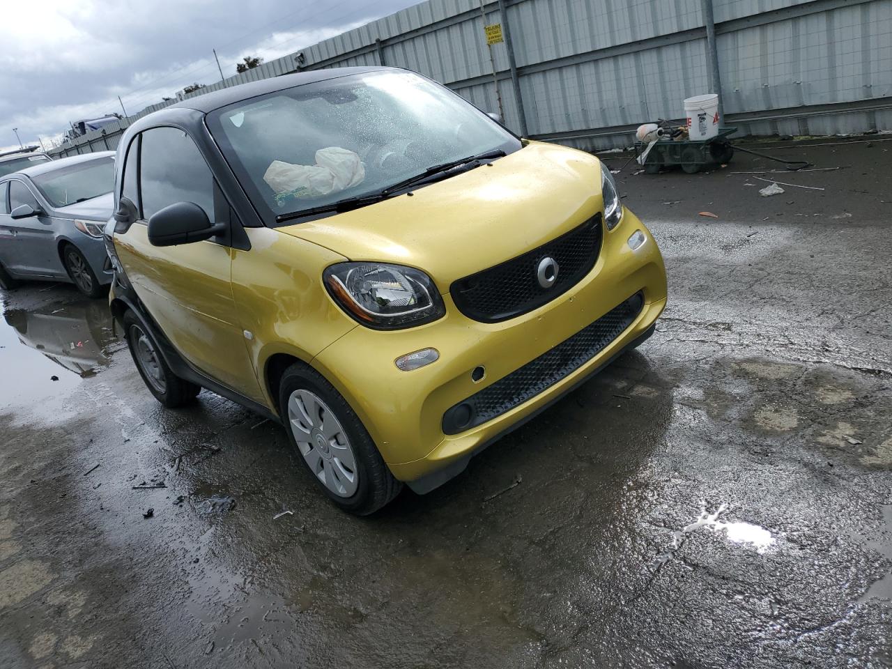 Photo 3 VIN: WMEFJ5DA5GK150015 - SMART FORTWO 