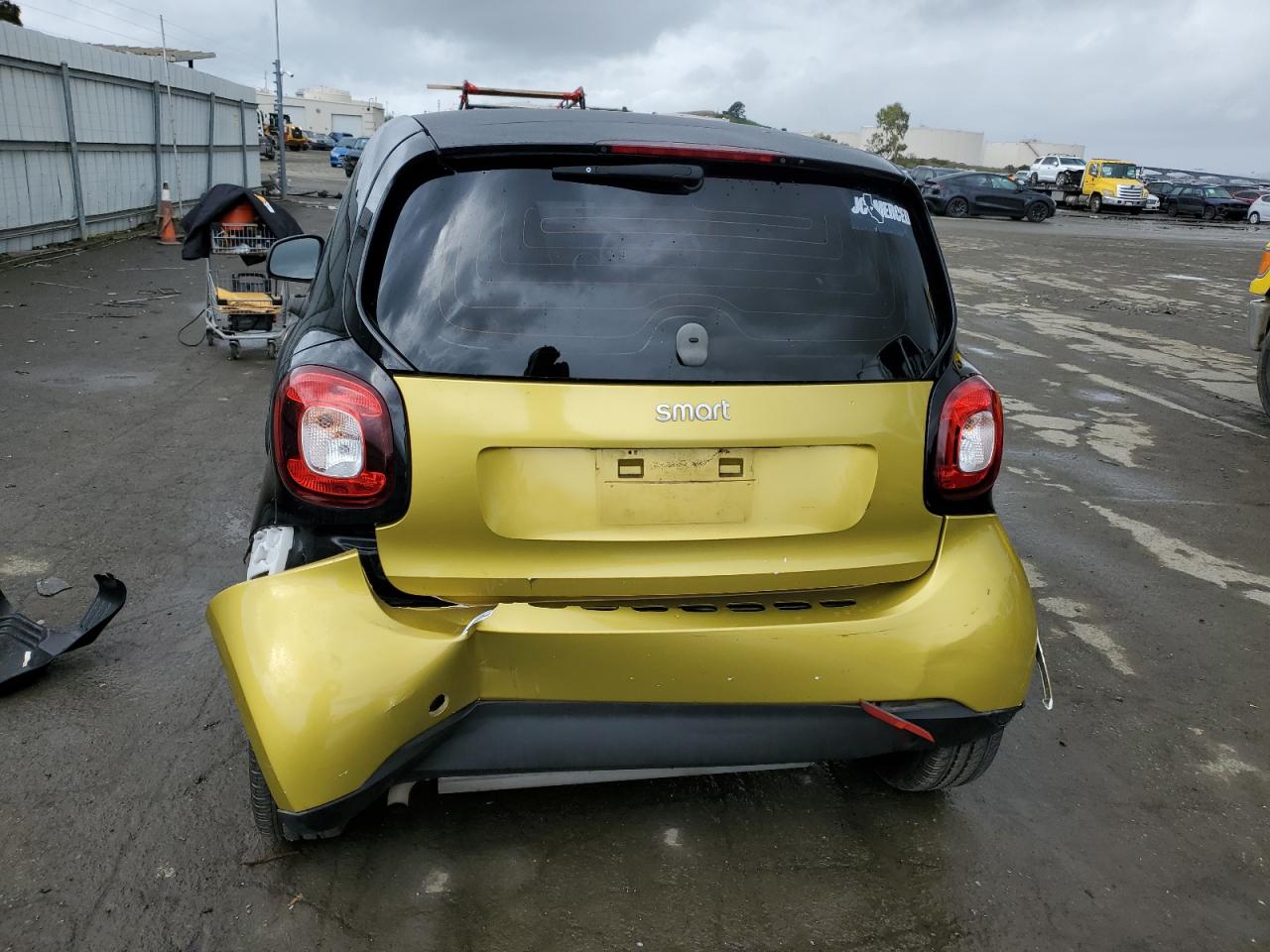 Photo 5 VIN: WMEFJ5DA5GK150015 - SMART FORTWO 