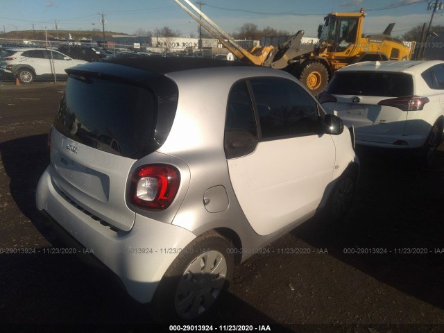 Photo 3 VIN: WMEFJ5DA5HK168466 - SMART FORTWO 