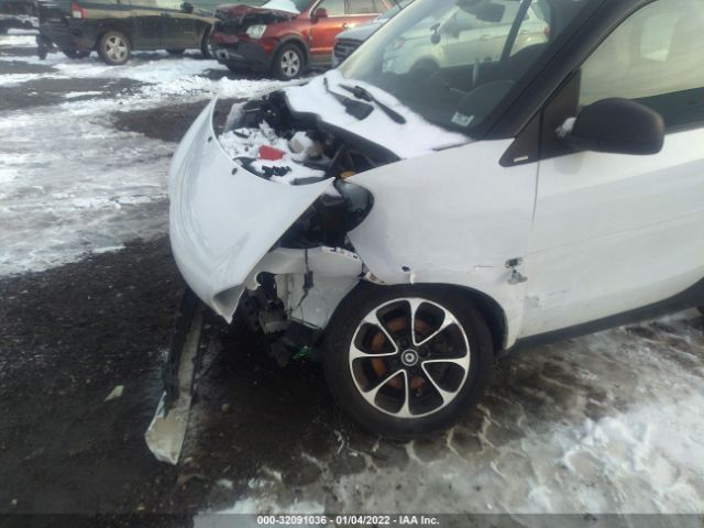 Photo 5 VIN: WMEFJ5DA5HK172341 - SMART FORTWO 