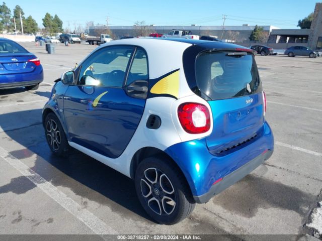 Photo 2 VIN: WMEFJ5DA6GK075907 - SMART FORTWO 