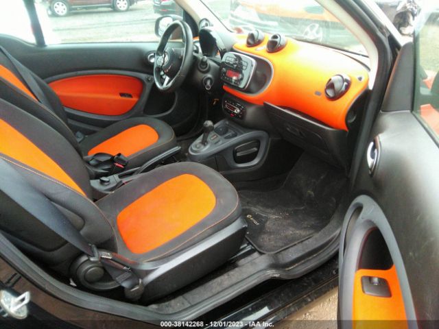 Photo 4 VIN: WMEFJ5DA7GK061918 - SMART FORTWO 