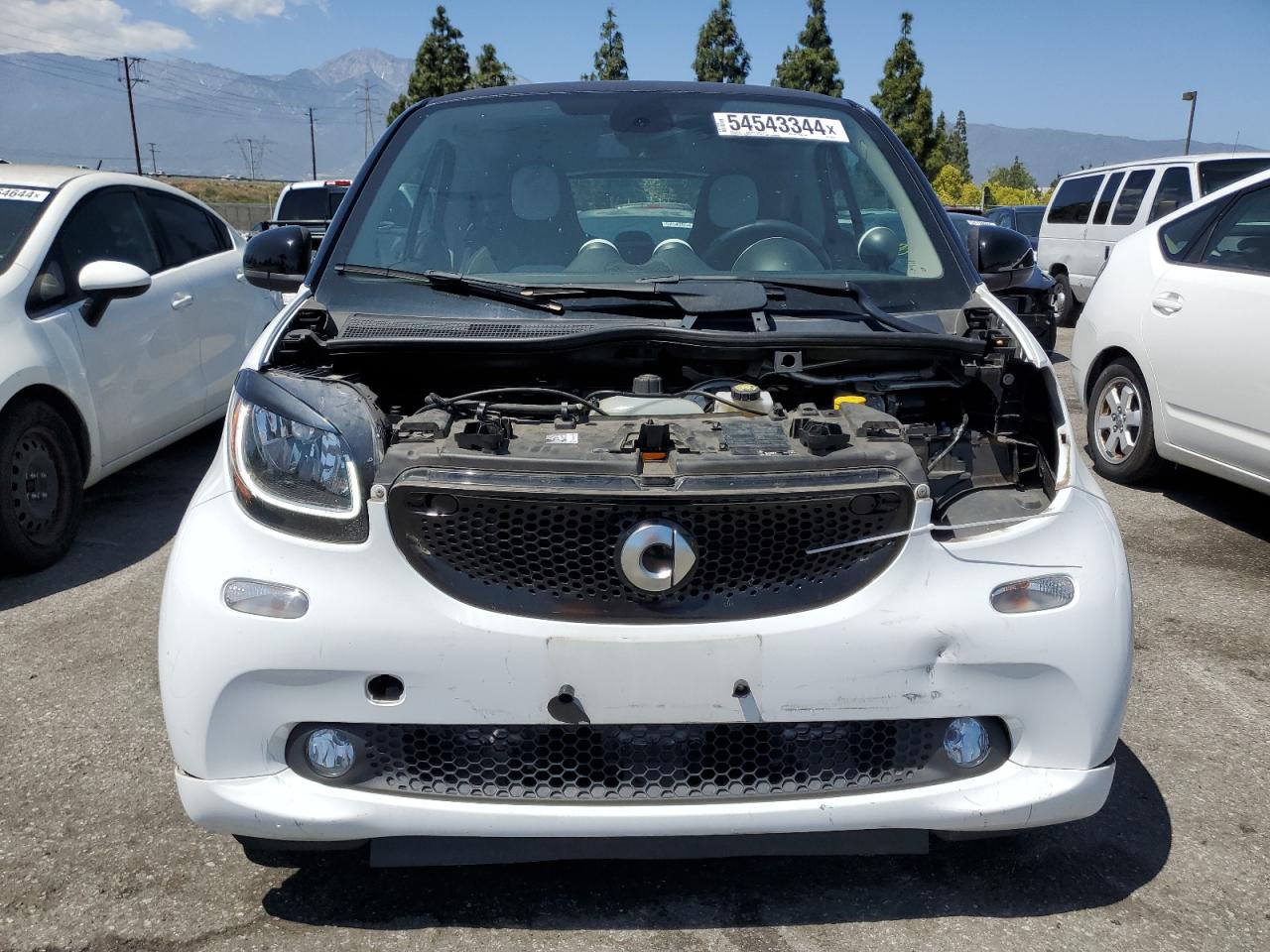 Photo 4 VIN: WMEFJ5DA7GK070652 - SMART FORTWO 