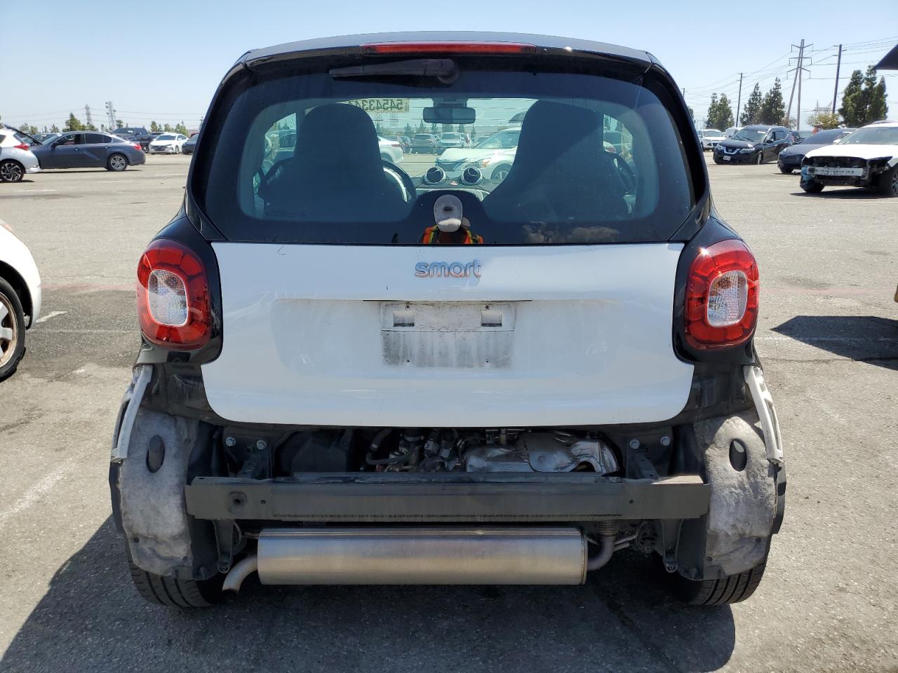 Photo 5 VIN: WMEFJ5DA7GK070652 - SMART FORTWO 