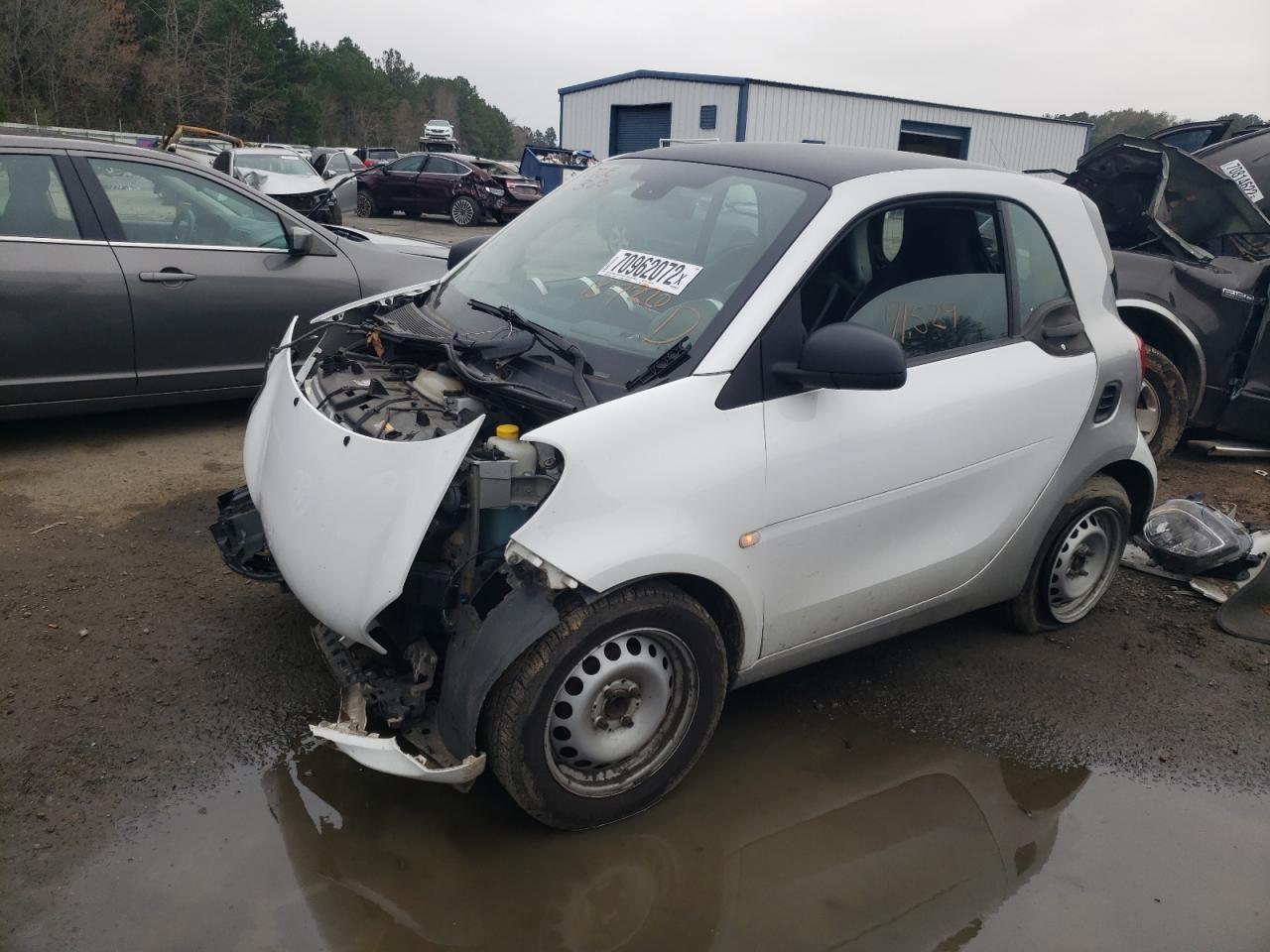 Photo 15 VIN: WMEFJ5DA7GK137220 - SMART FORTWO 