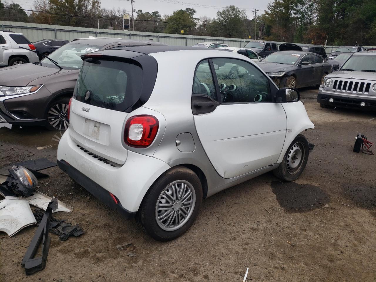 Photo 17 VIN: WMEFJ5DA7GK137220 - SMART FORTWO 