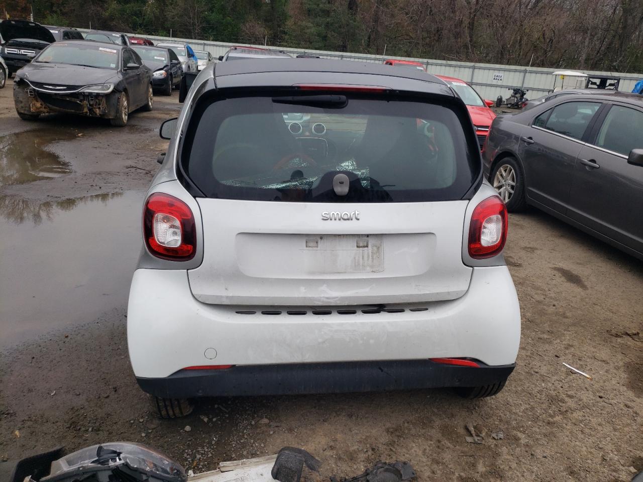 Photo 20 VIN: WMEFJ5DA7GK137220 - SMART FORTWO 