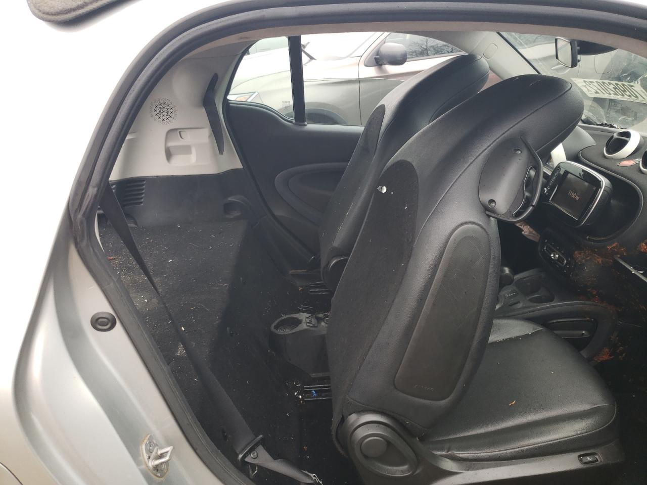 Photo 24 VIN: WMEFJ5DA7GK137220 - SMART FORTWO 