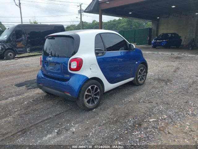 Photo 3 VIN: WMEFJ5DA8GK059580 - SMART FORTWO 