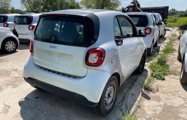 Photo 3 VIN: WMEFJ5DA8GK125190 - SMART FORTWO 