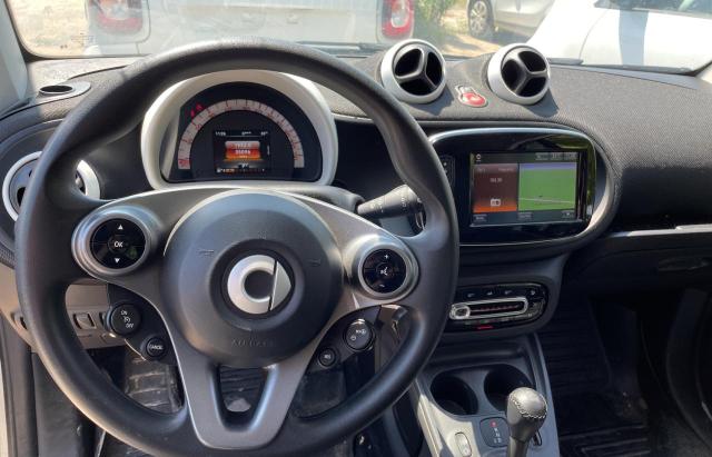 Photo 8 VIN: WMEFJ5DA8GK125190 - SMART FORTWO 