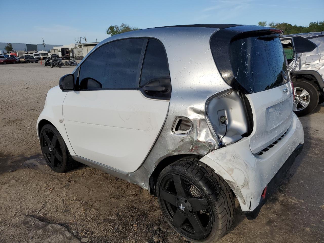 Photo 1 VIN: WMEFJ5DA8HK168865 - SMART FORTWO 