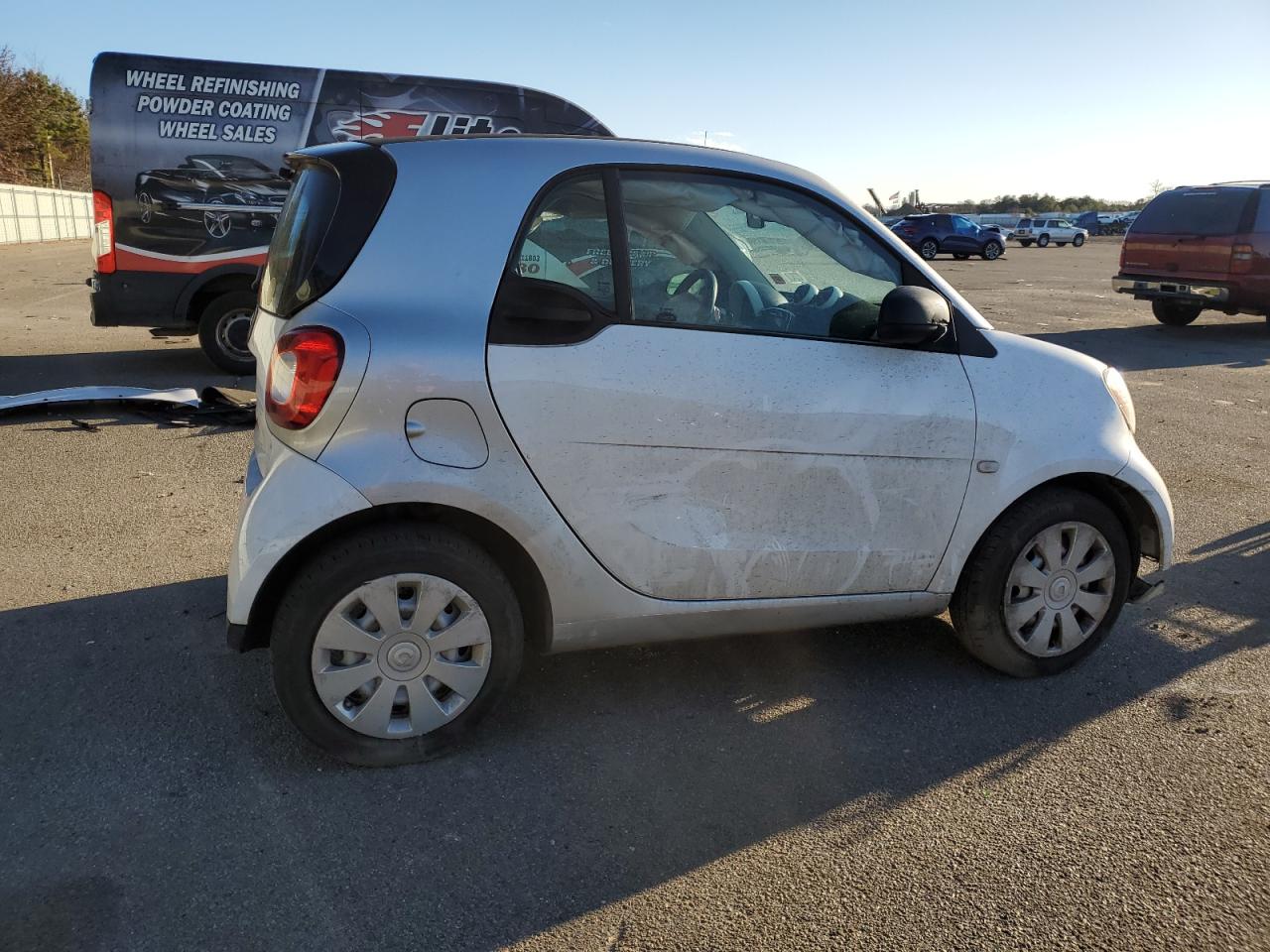 Photo 2 VIN: WMEFJ5DA8HK170261 - SMART FORTWO 