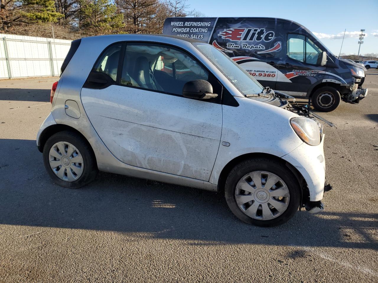 Photo 3 VIN: WMEFJ5DA8HK170261 - SMART FORTWO 