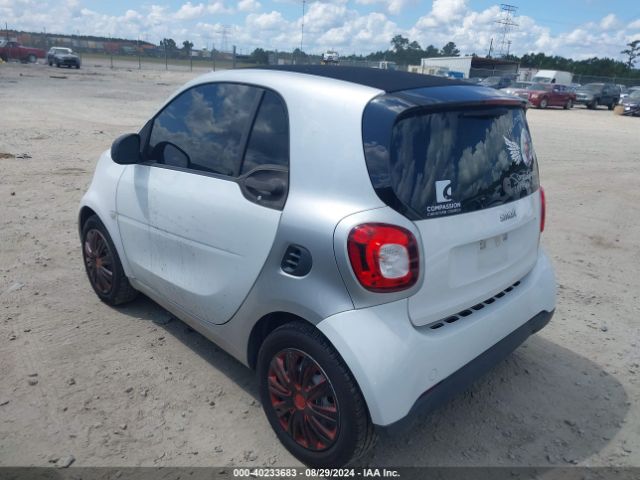 Photo 2 VIN: WMEFJ5DA8HK173113 - SMART FORTWO 