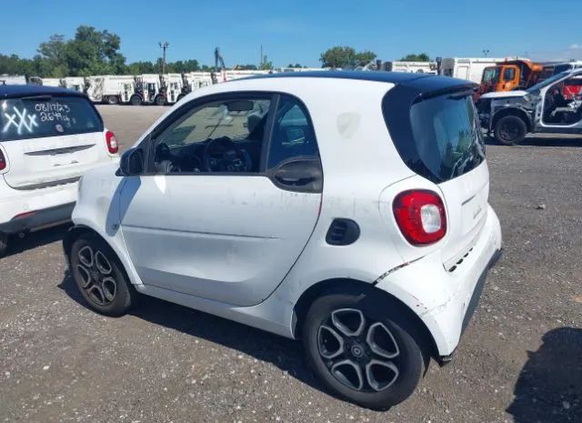 Photo 2 VIN: WMEFJ5DA8HK218406 - SMART FORTWO 