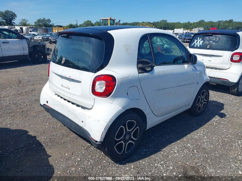 Photo 3 VIN: WMEFJ5DA8HK218406 - SMART FORTWO 