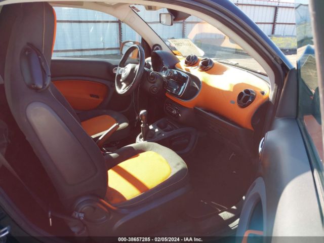 Photo 4 VIN: WMEFJ5DA9GK048233 - SMART FORTWO 