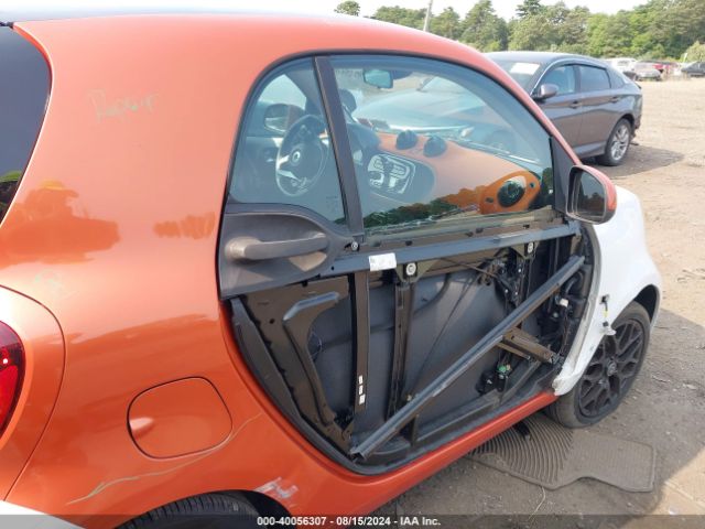 Photo 5 VIN: WMEFJ5DA9GK054971 - SMART FORTWO 