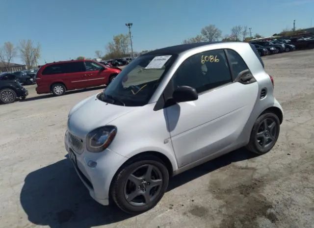 Photo 1 VIN: WMEFJ5DA9GK125621 - SMART FORTWO 