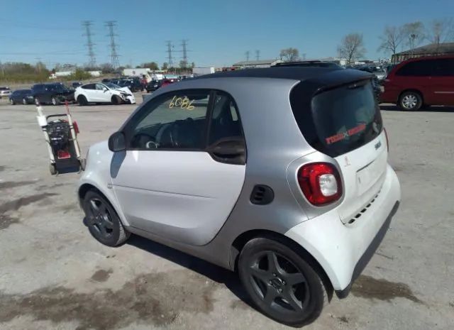 Photo 2 VIN: WMEFJ5DA9GK125621 - SMART FORTWO 