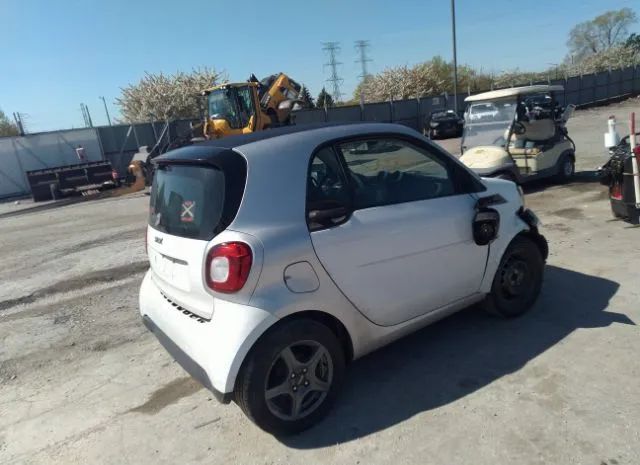 Photo 3 VIN: WMEFJ5DA9GK125621 - SMART FORTWO 