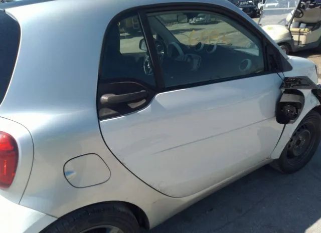 Photo 4 VIN: WMEFJ5DA9GK125621 - SMART FORTWO 