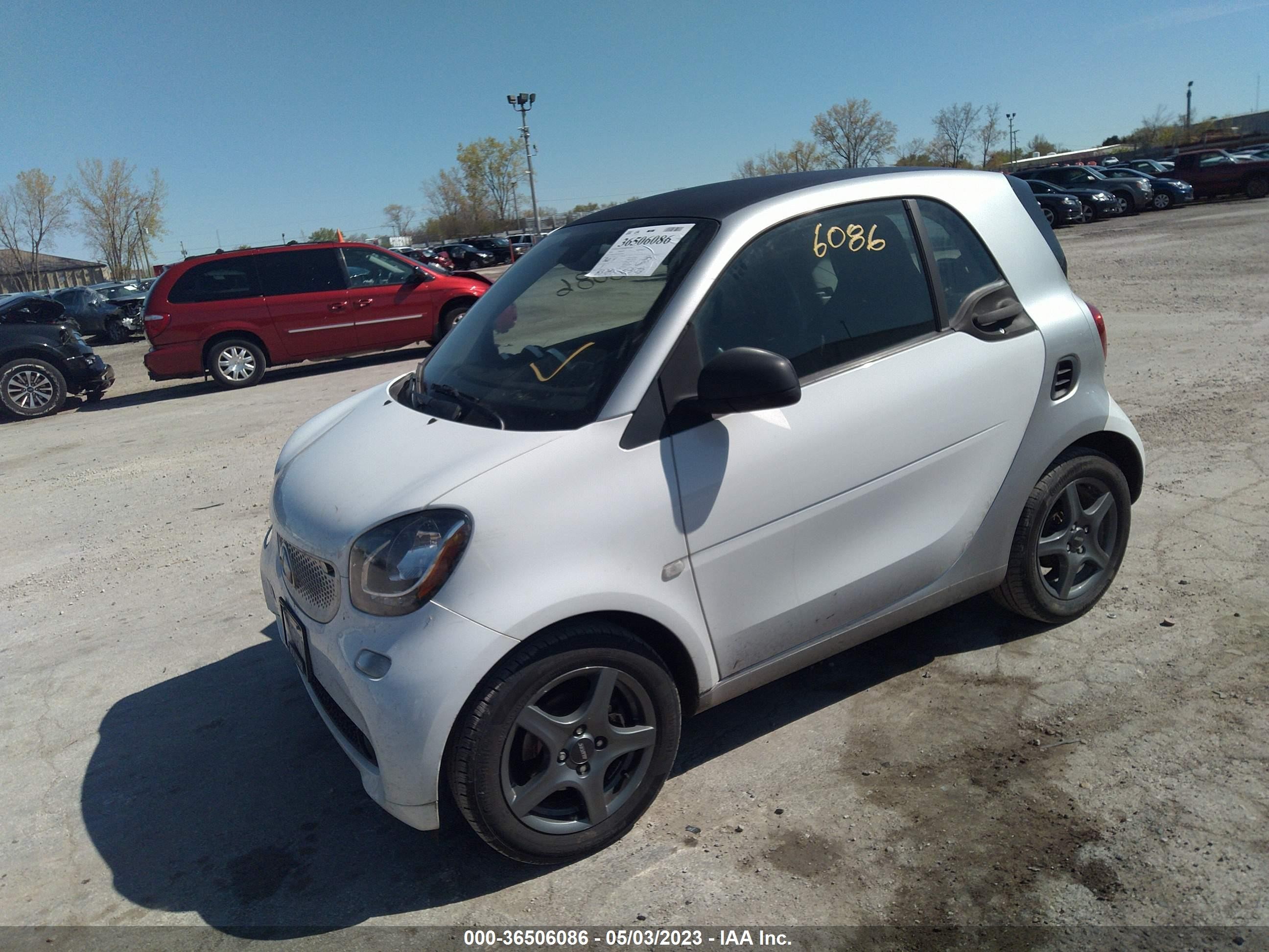 Photo 1 VIN: WMEFJ5DA9GK125621 - SMART FORTWO 