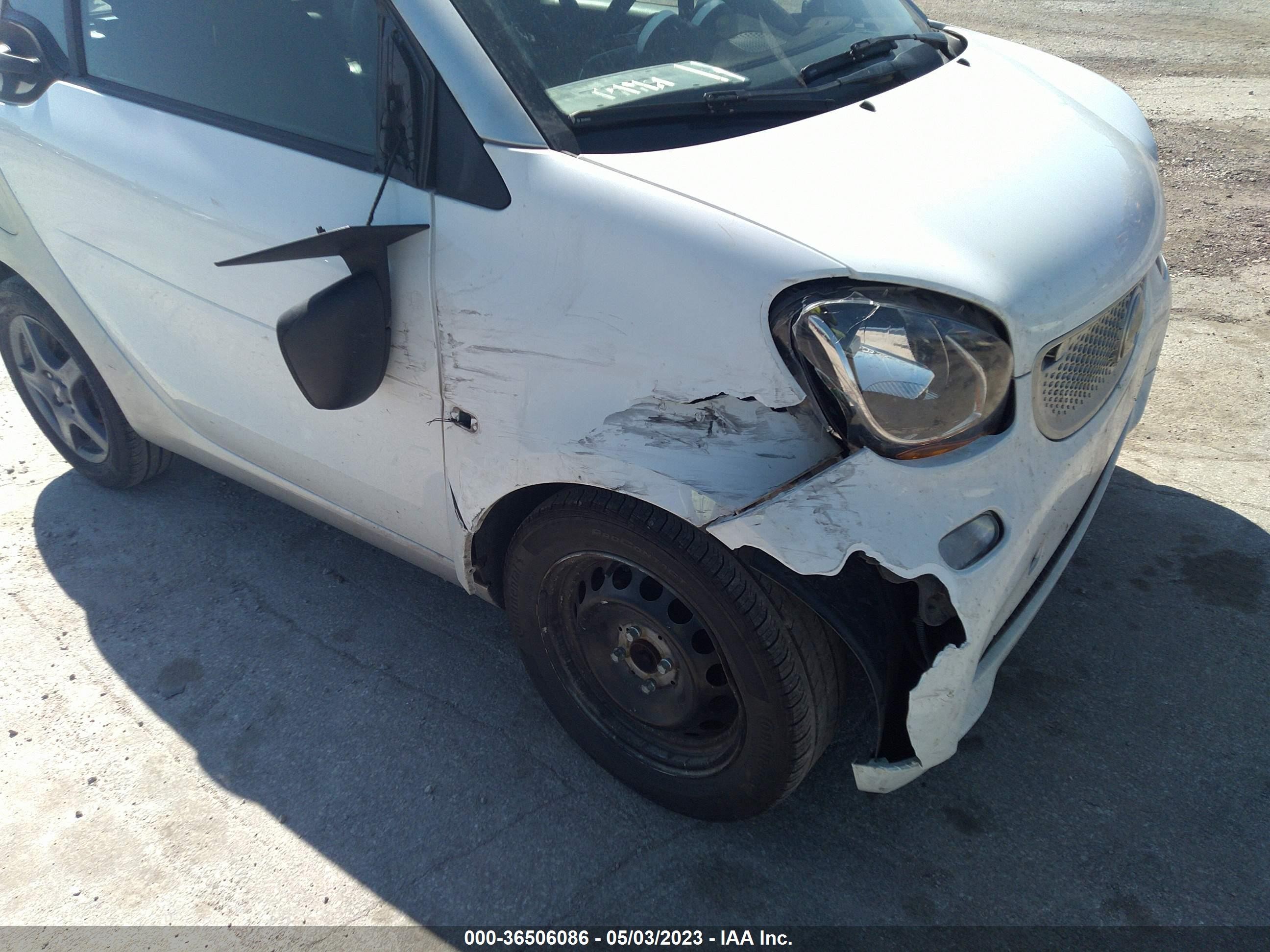 Photo 5 VIN: WMEFJ5DA9GK125621 - SMART FORTWO 