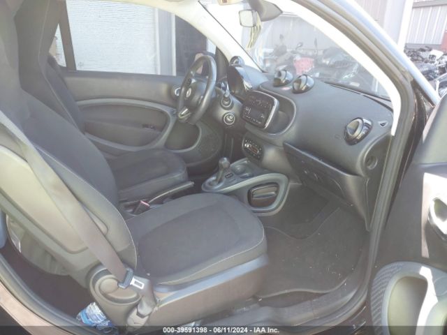 Photo 4 VIN: WMEFJ5DAXGK070662 - SMART FORTWO 