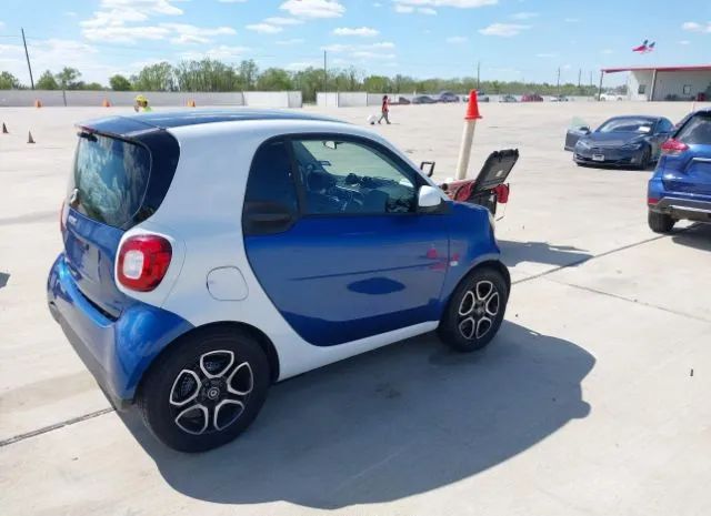 Photo 3 VIN: WMEFJ5DAXGK076168 - SMART FORTWO 