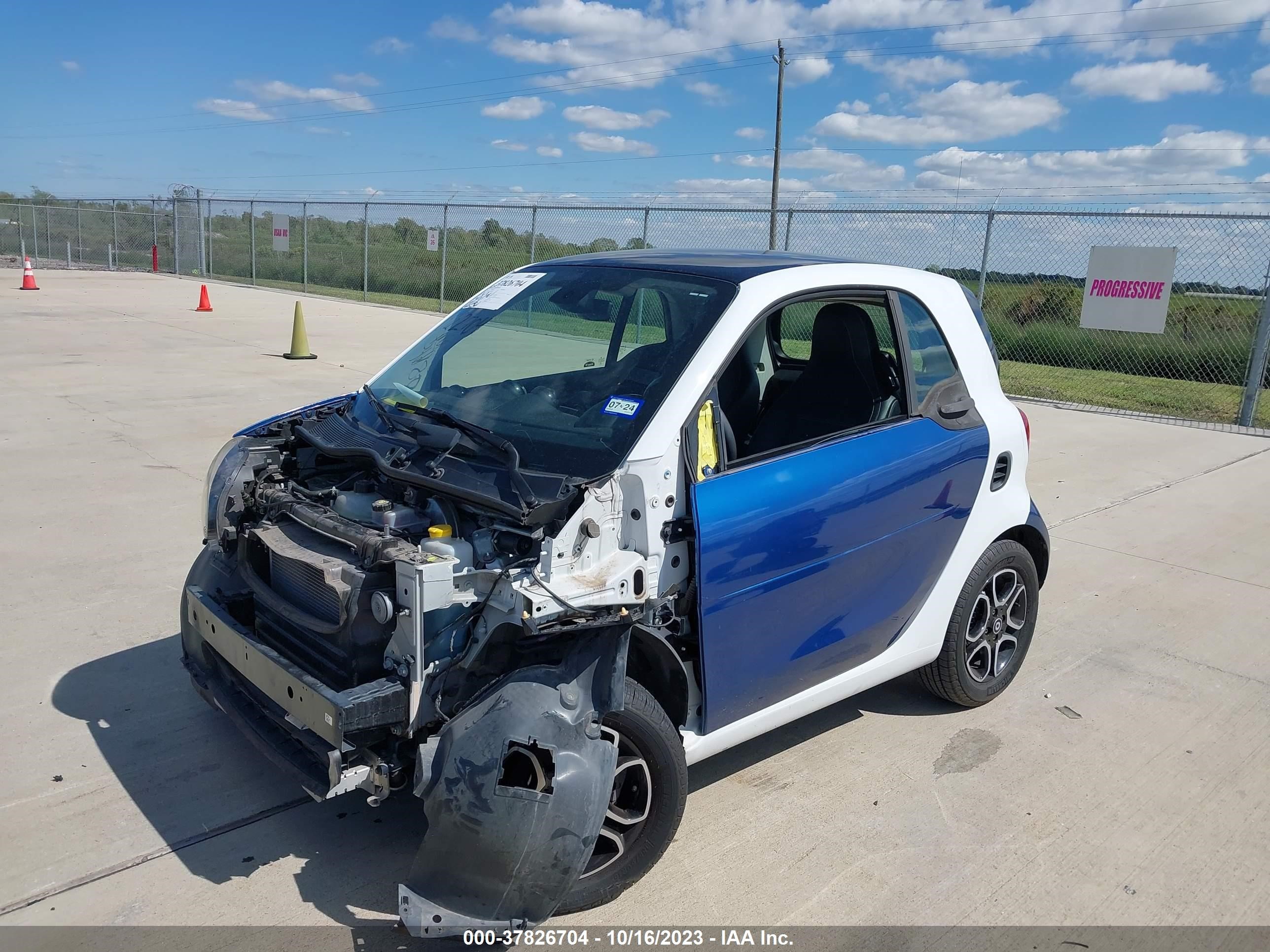 Photo 5 VIN: WMEFJ5DAXGK076168 - SMART FORTWO 