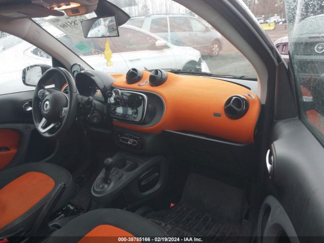 Photo 4 VIN: WMEFJ5DAXGK079765 - SMART FORTWO 