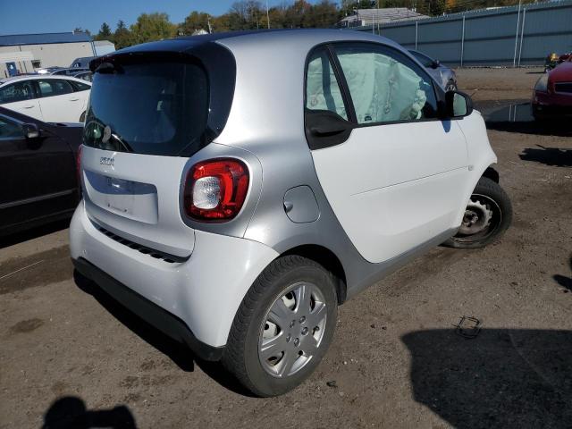 Photo 3 VIN: WMEFJ5DAXGK124879 - SMART FORTWO 