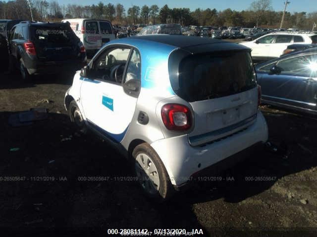 Photo 2 VIN: WMEFJ5DAXGK137454 - SMART FORTWO 