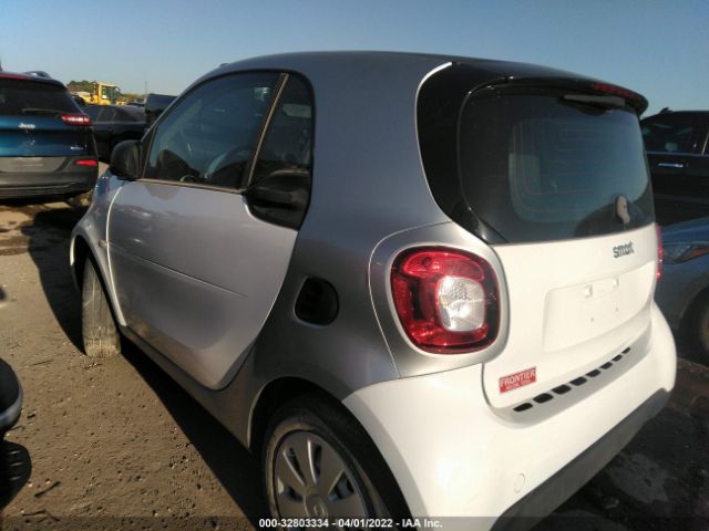 Photo 2 VIN: WMEFJ5DAXGK139141 - SMART FORTWO 