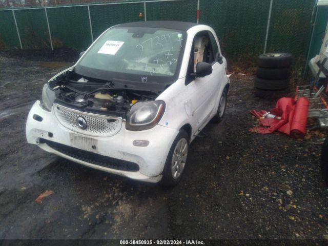 Photo 1 VIN: WMEFJ5DAXHK194609 - SMART FORTWO 