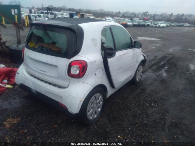 Photo 3 VIN: WMEFJ5DAXHK194609 - SMART FORTWO 