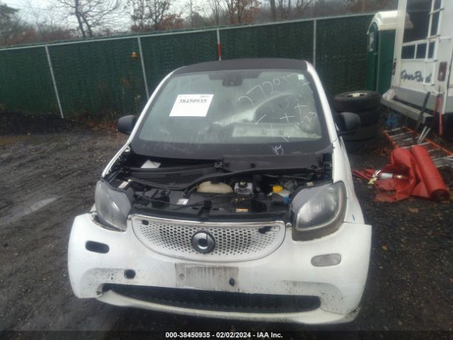 Photo 5 VIN: WMEFJ5DAXHK194609 - SMART FORTWO 