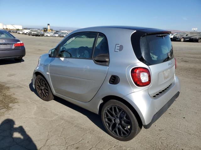 Photo 1 VIN: WMEFJ9BA2JK265527 - SMART FORTWO 