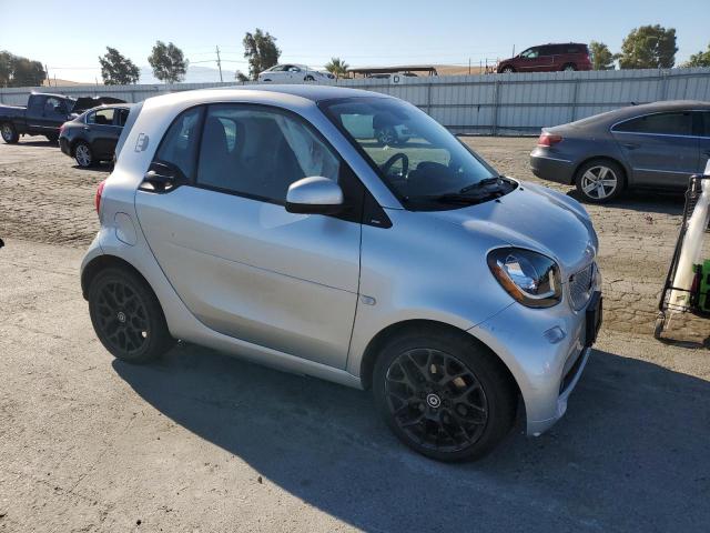 Photo 3 VIN: WMEFJ9BA2JK265527 - SMART FORTWO 