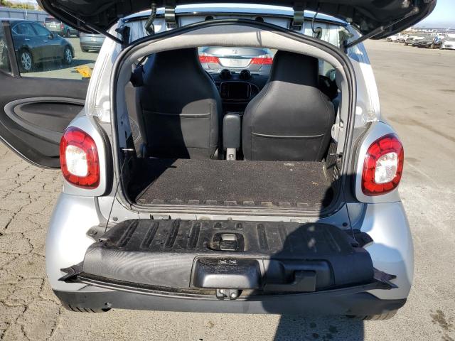 Photo 9 VIN: WMEFJ9BA2JK265527 - SMART FORTWO 