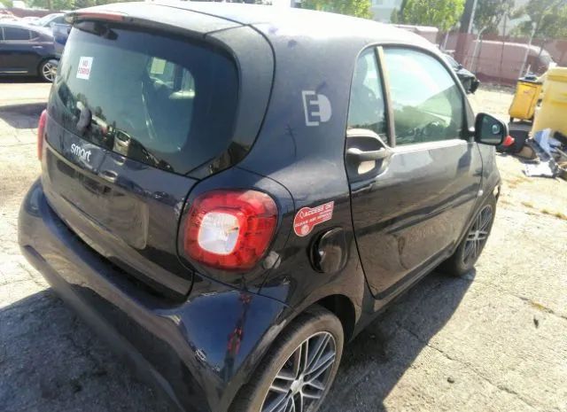 Photo 3 VIN: WMEFJ9BA2JK270890 - SMART FORTWO ELECTRIC DRIVE 