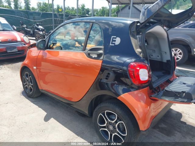 Photo 2 VIN: WMEFJ9BA2JK278942 - SMART FORTWO 