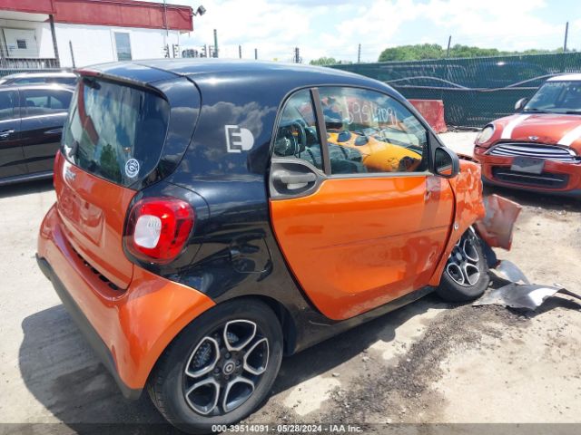 Photo 3 VIN: WMEFJ9BA2JK278942 - SMART FORTWO 