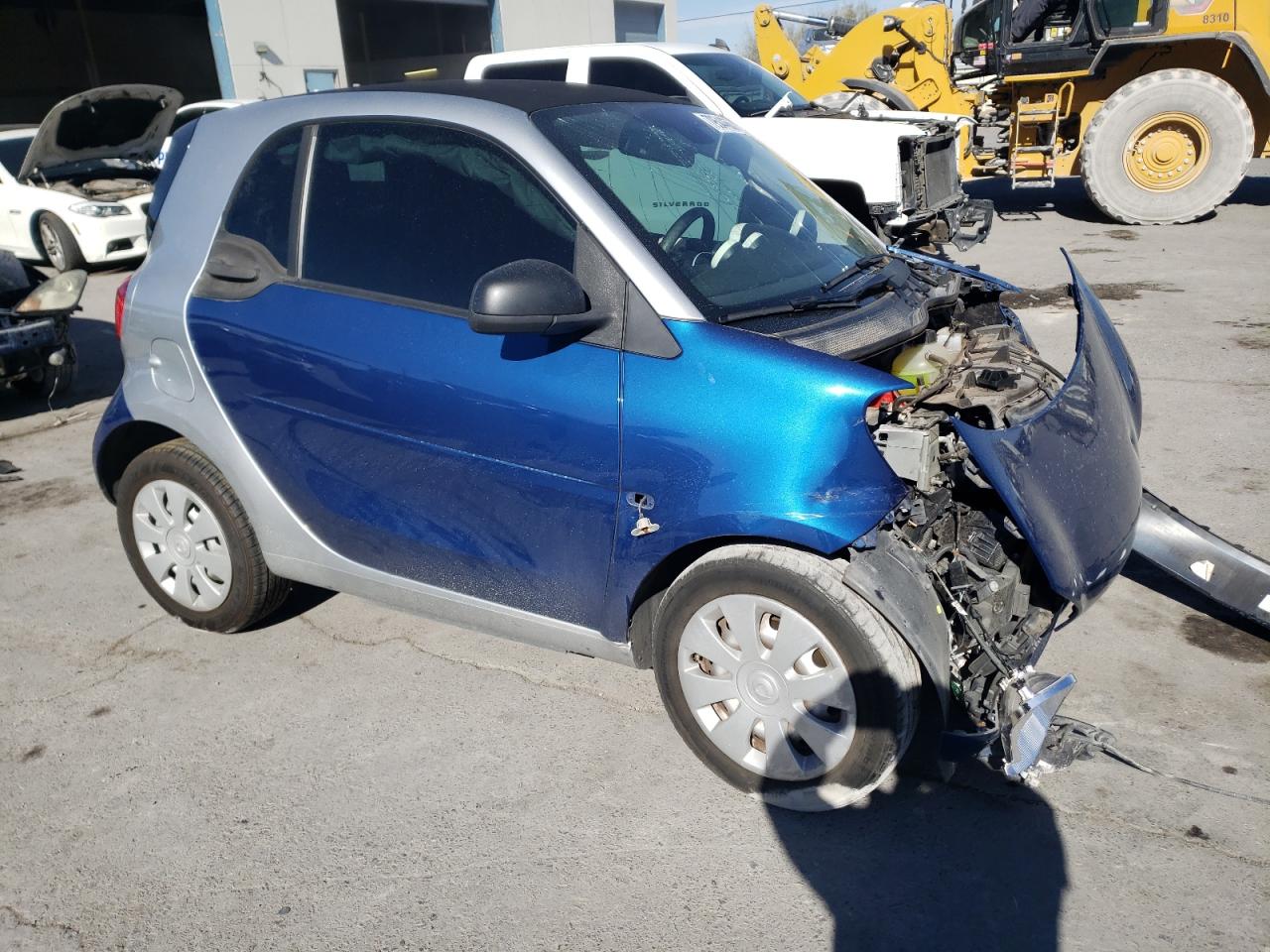 Photo 3 VIN: WMEFJ9BA2JK320901 - SMART FORTWO 