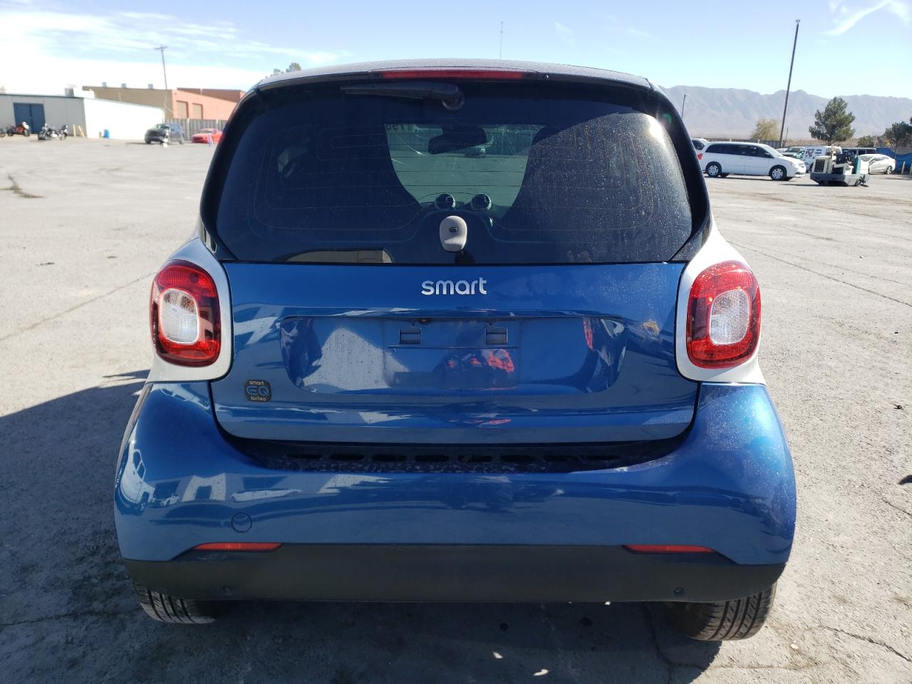 Photo 5 VIN: WMEFJ9BA2JK320901 - SMART FORTWO 