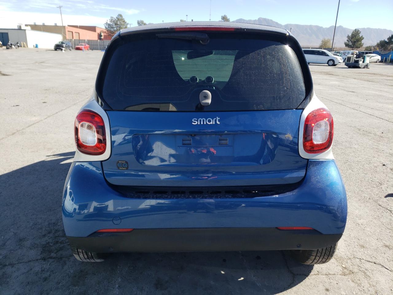 Photo 9 VIN: WMEFJ9BA2JK320901 - SMART FORTWO 