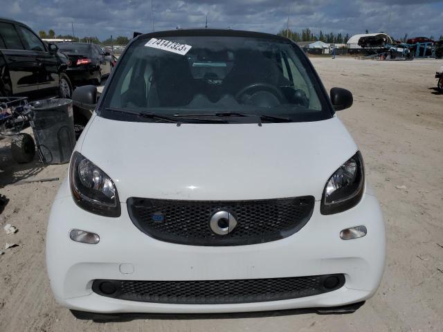 Photo 4 VIN: WMEFJ9BA2KK359487 - SMART FORTWO 